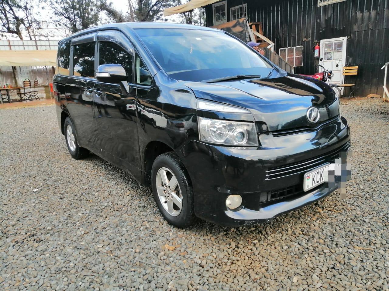 Toyota Voxy image 1